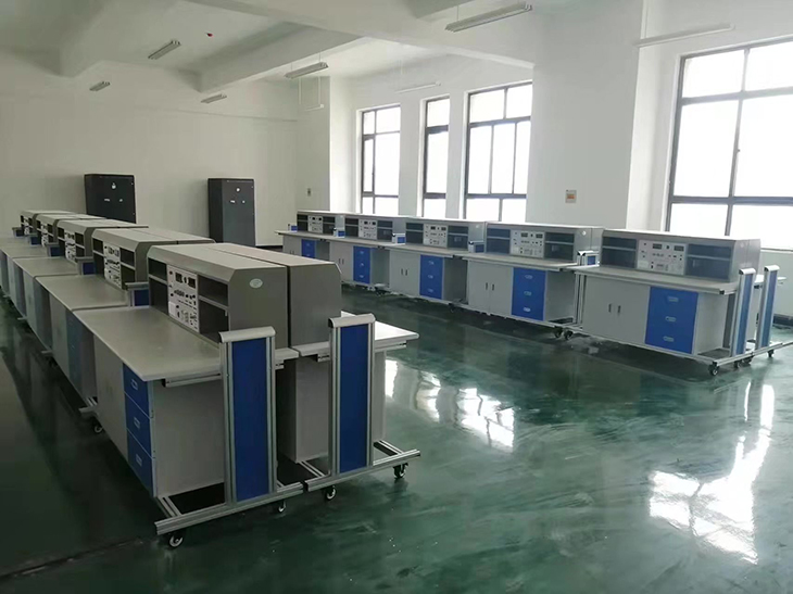 电子技术综合实验台(图2) 电子技术综合实验台