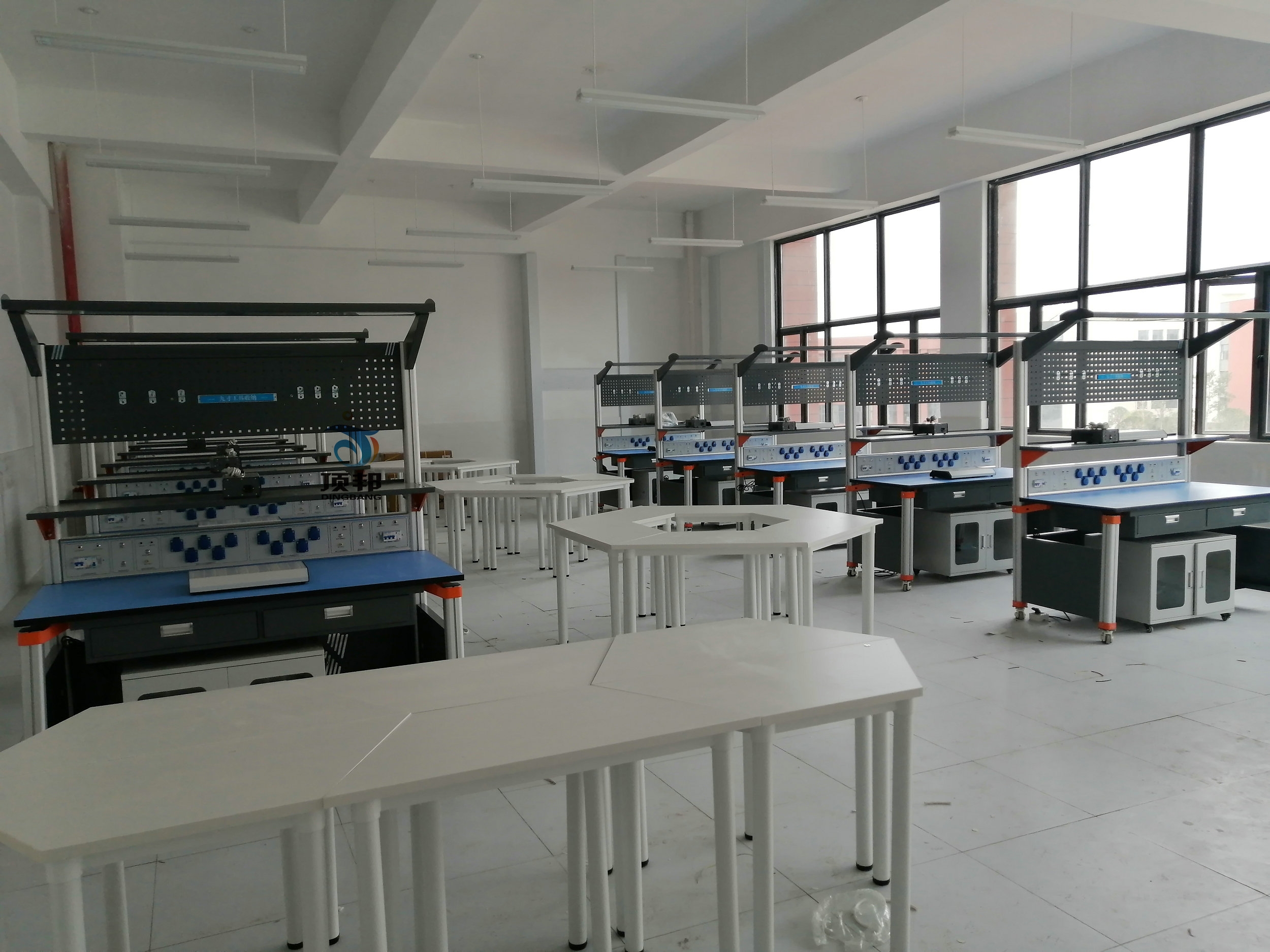 电子产品装调与人工智能创新考核装置(图3) 电子产品装调与人工智能创新考核装置