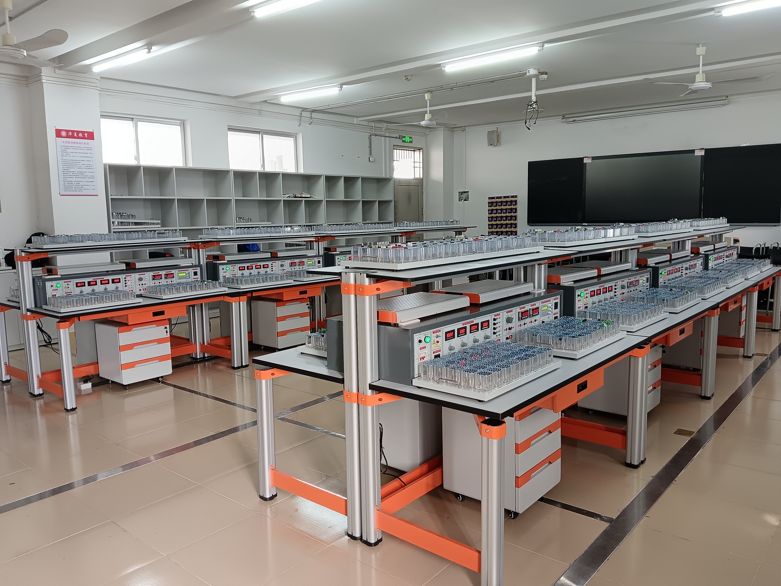 电子技术综合应用创新实训考核装置(图3) 电子技术综合应用创新实训考核装置