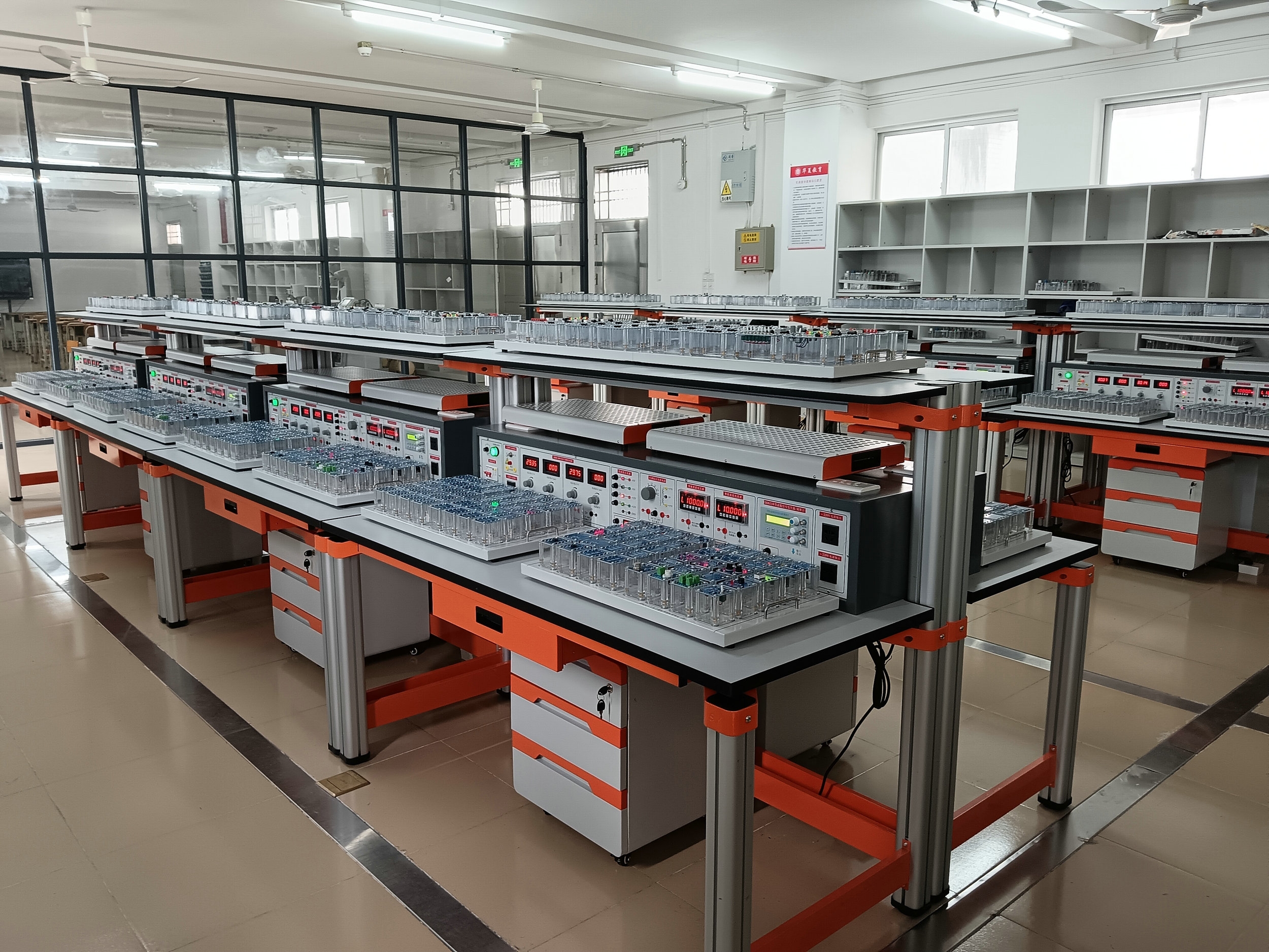电子技术综合应用创新实训考核装置(图2) 电子技术综合应用创新实训考核装置